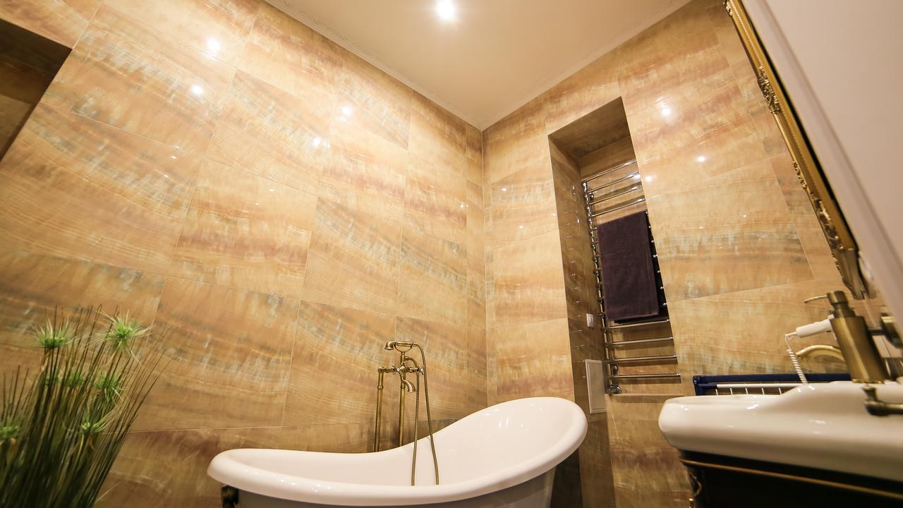 Franco Luxury Lägenhet Lviv Exteriör bild