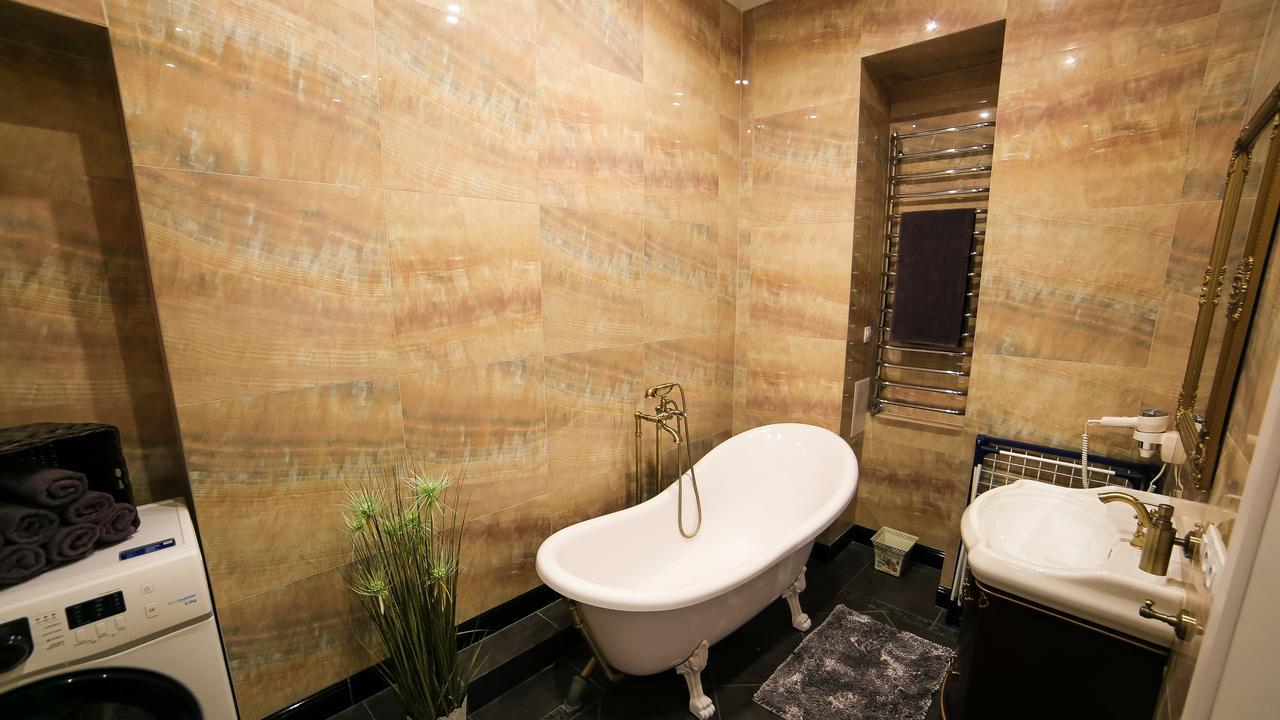 Franco Luxury Lägenhet Lviv Exteriör bild