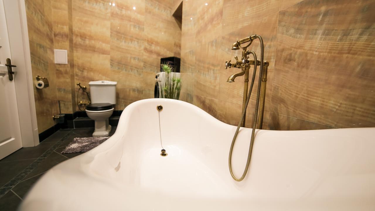 Franco Luxury Lägenhet Lviv Exteriör bild